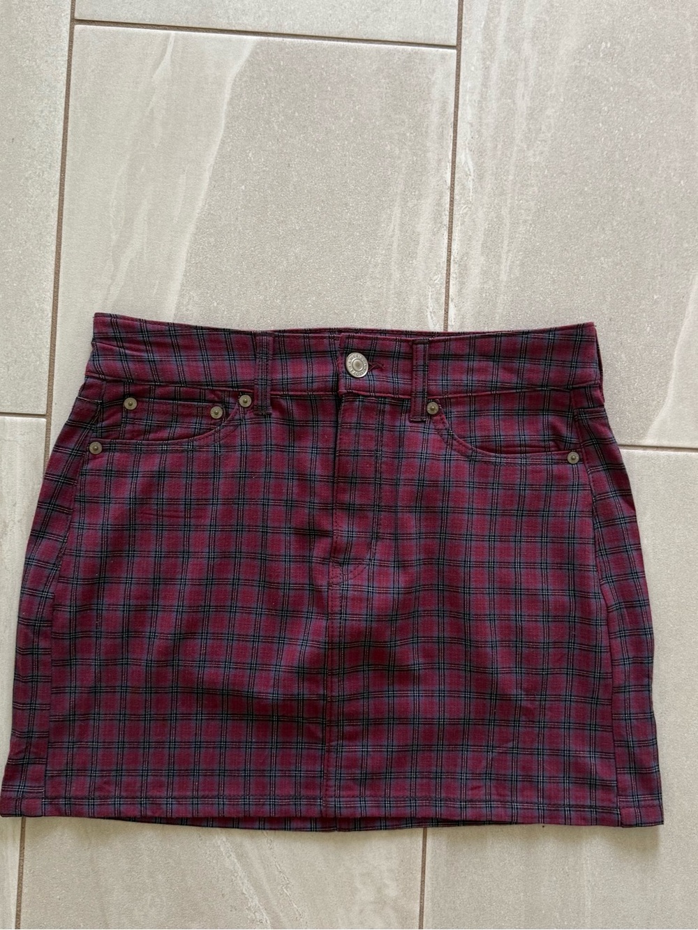 American Eagle Burgundy Plaid Mini Skirt Size 6 Long Y2K Preppy